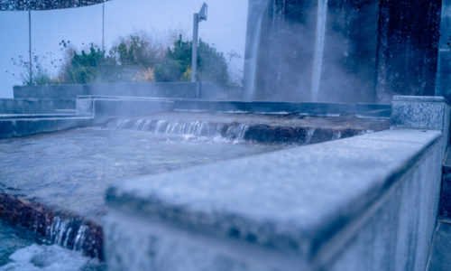 Wasserlauf in das Schwimmbecken vom Thermalbad Aukamtal